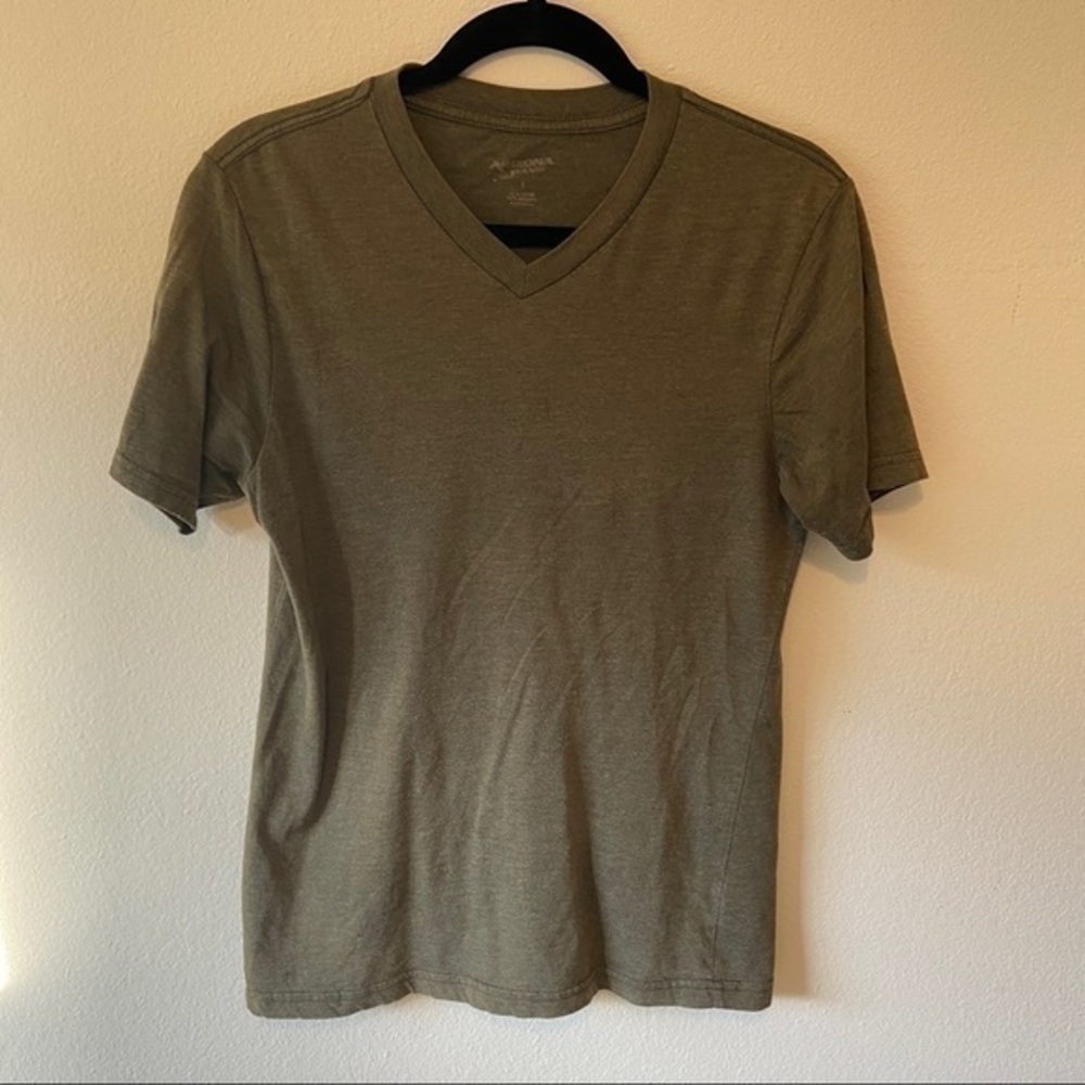 Arizona Jeans Green V-neck Tee